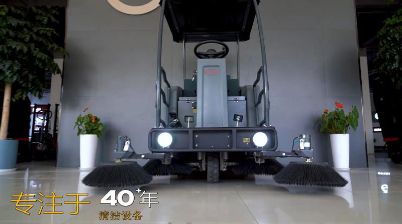 工廠車間使用電動掃地機的優(yōu)勢