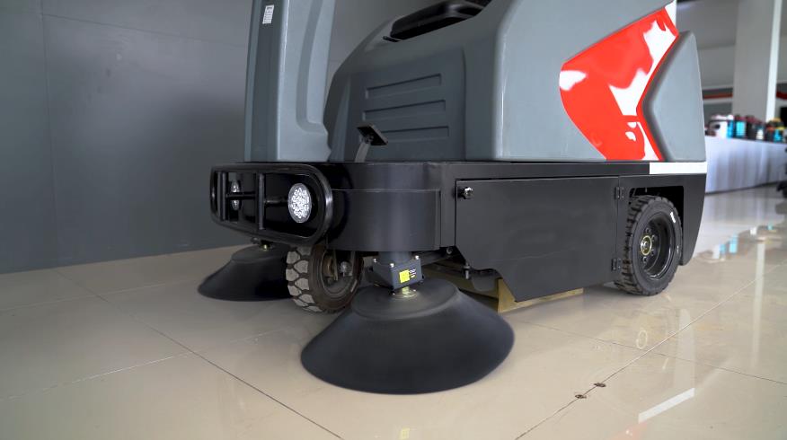 駕駛式掃地機提供了一種經(jīng)濟高效的方式來清潔您的業(yè)務