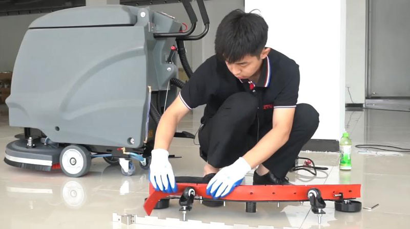 駕駛式洗地機該怎么保養 駕駛式洗地機該怎么保養