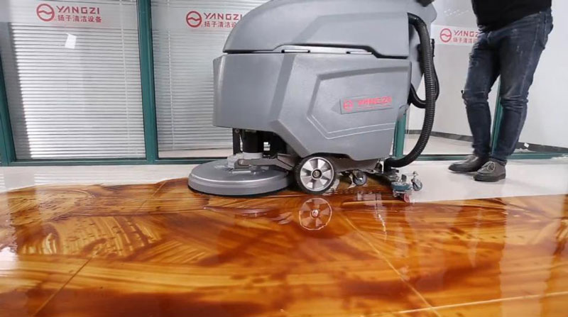 選擇地板清潔機而不是手動清潔的原因 選擇地板清潔機而不是手動清潔的原因