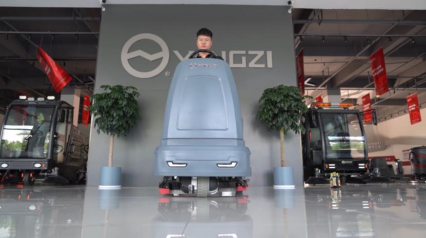 如何選擇合適的駕駛式洗地機 如何選擇合適的駕駛式洗地機