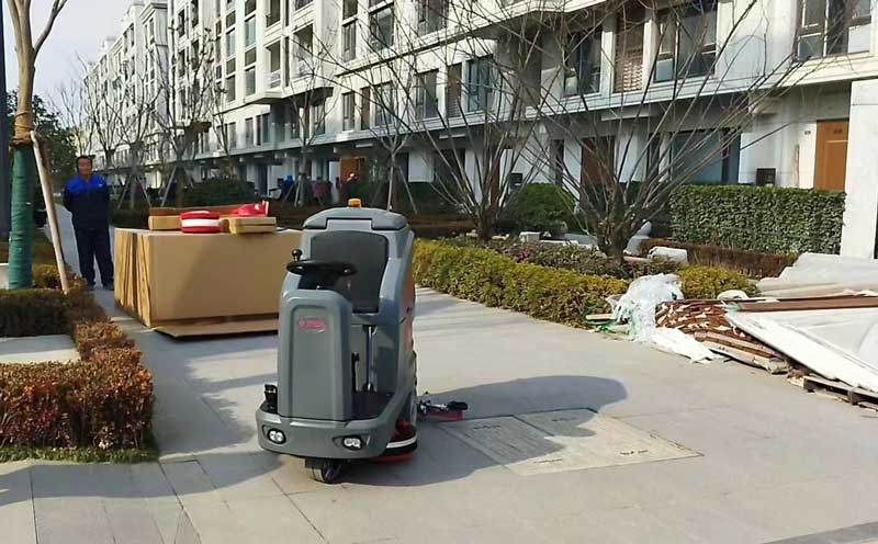 駕駛式洗地機(jī)為您的企業(yè)帶來(lái)多項(xiàng)優(yōu)勢(shì) 駕駛式洗地機(jī)為您的企業(yè)帶來(lái)多項(xiàng)優(yōu)勢(shì)