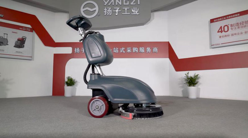 手推式洗地機(jī)使用過(guò)程要注意哪些問(wèn)題