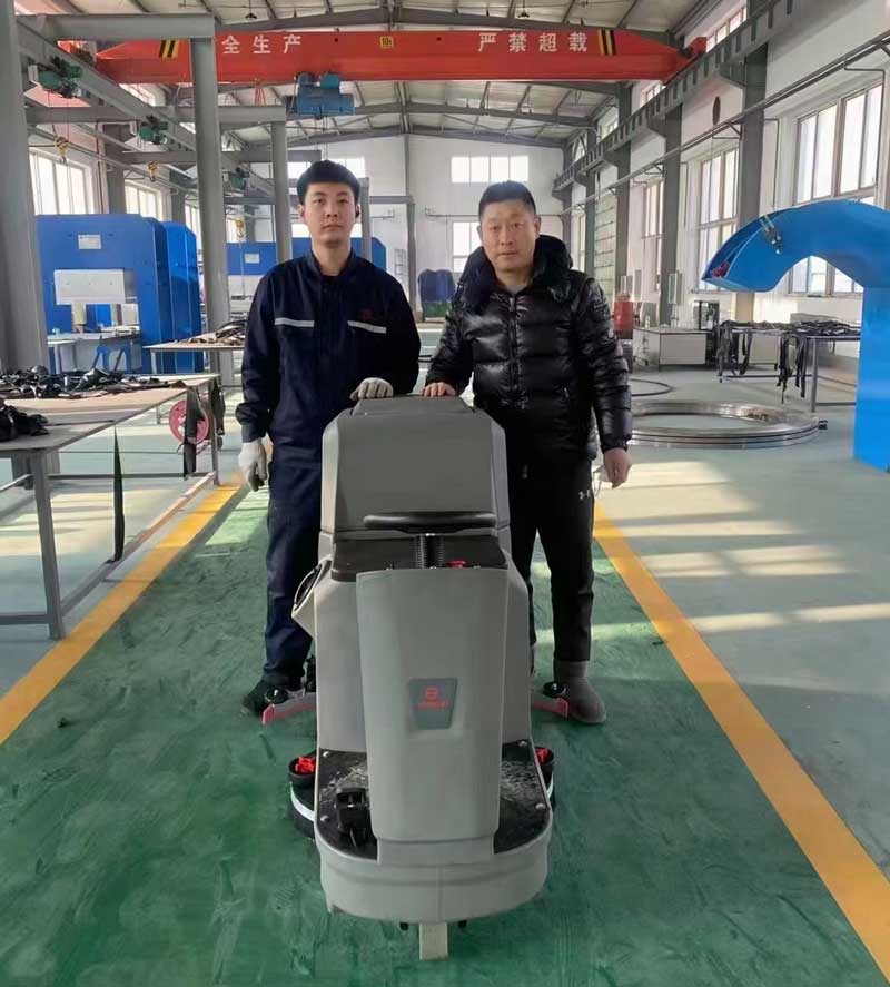 維護(hù)您的自動洗地機(jī) 維護(hù)您的自動洗地機(jī)