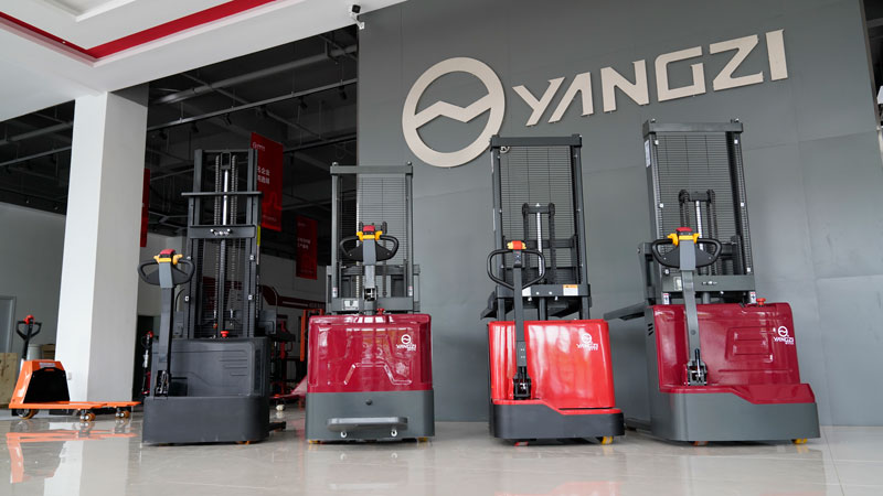 自動叉車的優點和缺點 自動叉車的優點和缺點