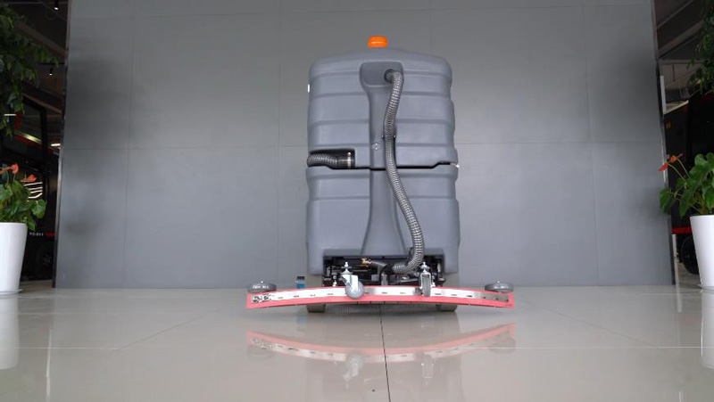 地庫難清潔？試試揚子X8駕駛式洗地機！